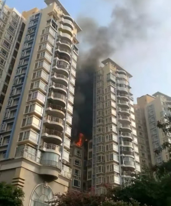 深圳宝安今晨突发火灾，为逝者默哀！